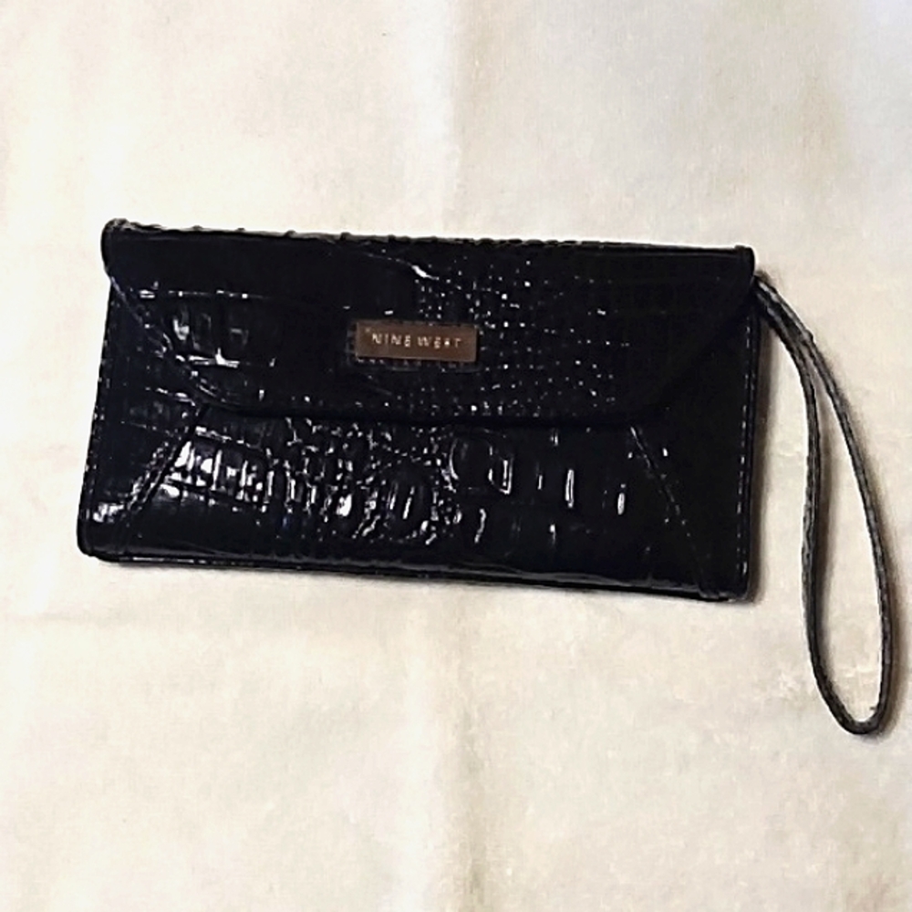 NINE WEST WALLET WOMEN NEW. SIZE: 8.5" BY 4.5"